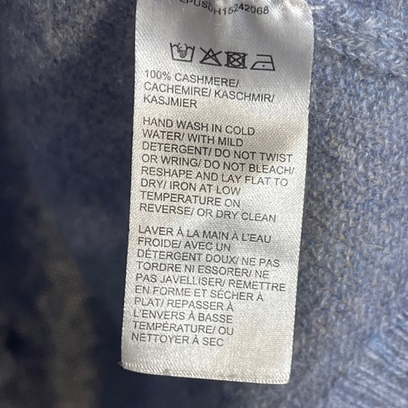 Cashmere cozy V-Neck Gray Sweater - Picture 5 of 8